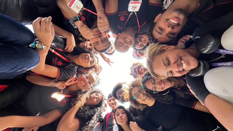 A group od people smiling