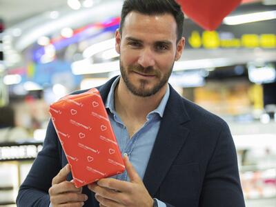 Lourdes Montes and Saúl Craviotto Buy Their Valentine’s Day Gifts at World Duty Free - Dufry - 130219 6
