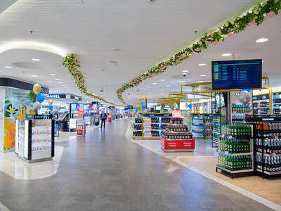 Duty Free St Petersburg View through walkthrough store