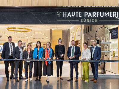 Haute Parfumerie_Dufry_Ribbon Cutting 1.jpg