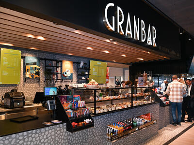 People ordering at the Granbar counter.