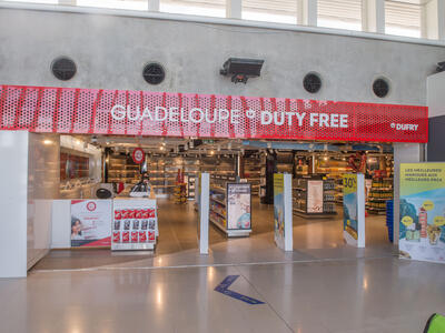 Dufry-GuadeloupeDutyFree_store 1