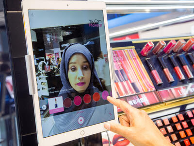 Dufry Launches New Generation Store At Heathrow Terminal 3 - Lancome interactive make up mirror  - World Duty Free - Dufry - 170918