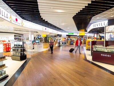Dufry Launches New Generation Store At Heathrow Terminal 3 - Store view 1 - World Duty Free - Dufry - 170918