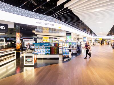 Dufry Launches New Generation Store At Heathrow Terminal 3 - Store view 2 - World Duty Free - Dufry - 170918