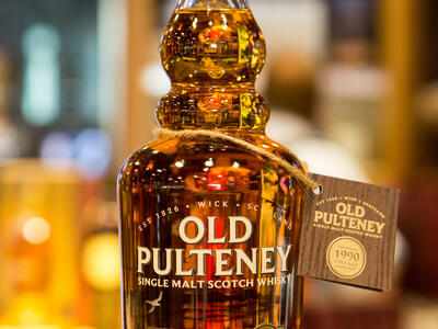 OLD PULTENEY 1990年 限定版ウイスキー World Duty Free launches 1990 Vintage Cask travel retail exclusive