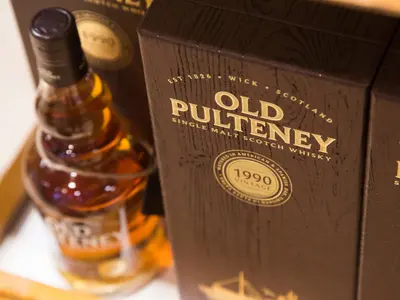 Old Pulteney 1990 - London Heathrow Airport - Dufry 3