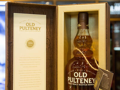 Old Pulteney 1990 - London Heathrow Airport - Dufry 5