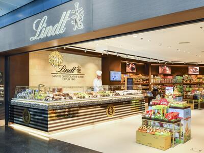 Roger Federer opens Lindt Chocolate boutique at Zurich airport - Dufry - 050419 2