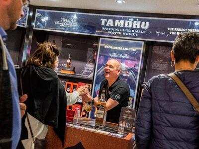 World Duty Free broadens its portfolio of exclusive Ian Macleod Distillers whiskies at Edinburgh Airport - with Gordon Dallas - Dufry - 1